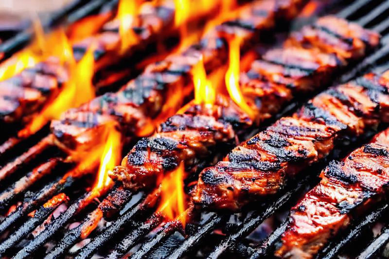 Featured image of post Grilling vs. Smoking: Understanding the Differences